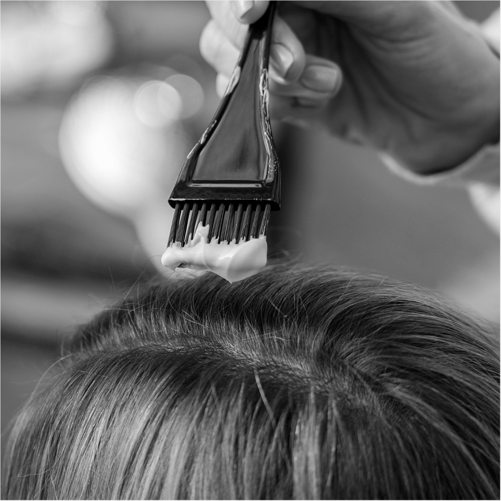 ヘアカラー施術中の頭皮